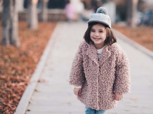 È importante vestire i bambini a strati quando fa freddo