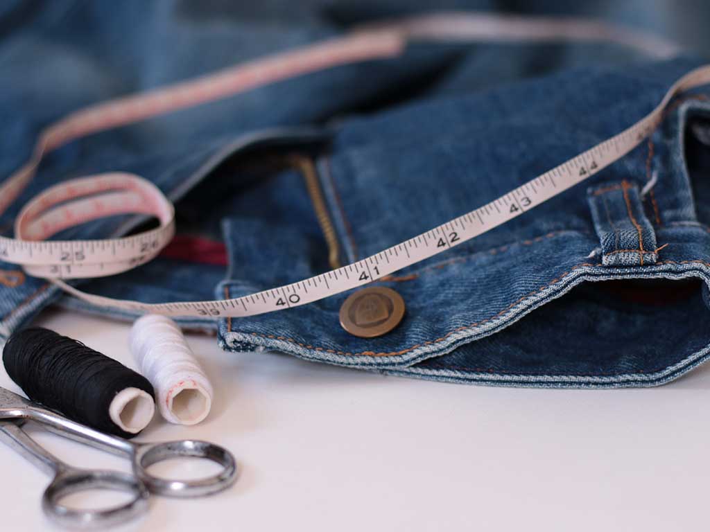 Scopri come scegliere la lunghezza perfetta di gonne e pantaloni per valorizzare ogni fisico con stile, eleganza e proporzioni armoniose.