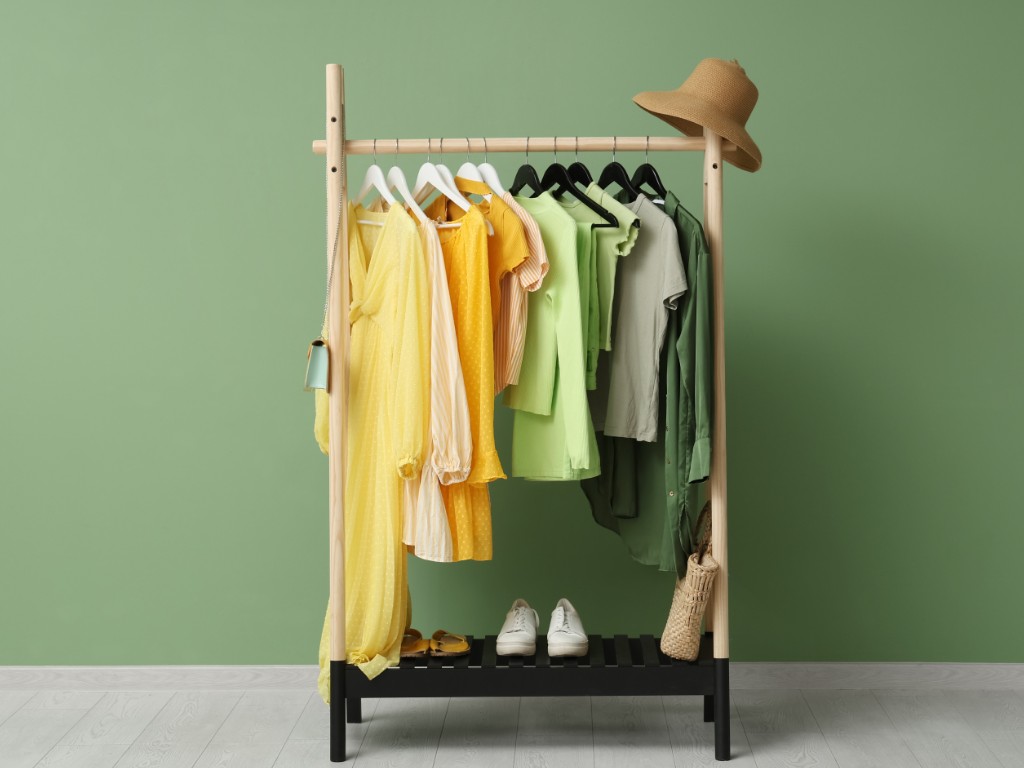 Cambio stagione abbigliamento donna: scopri come rinnovare il guardaroba con capi versatili, eleganti e perfetti per affrontare la mezza stagione con stile.