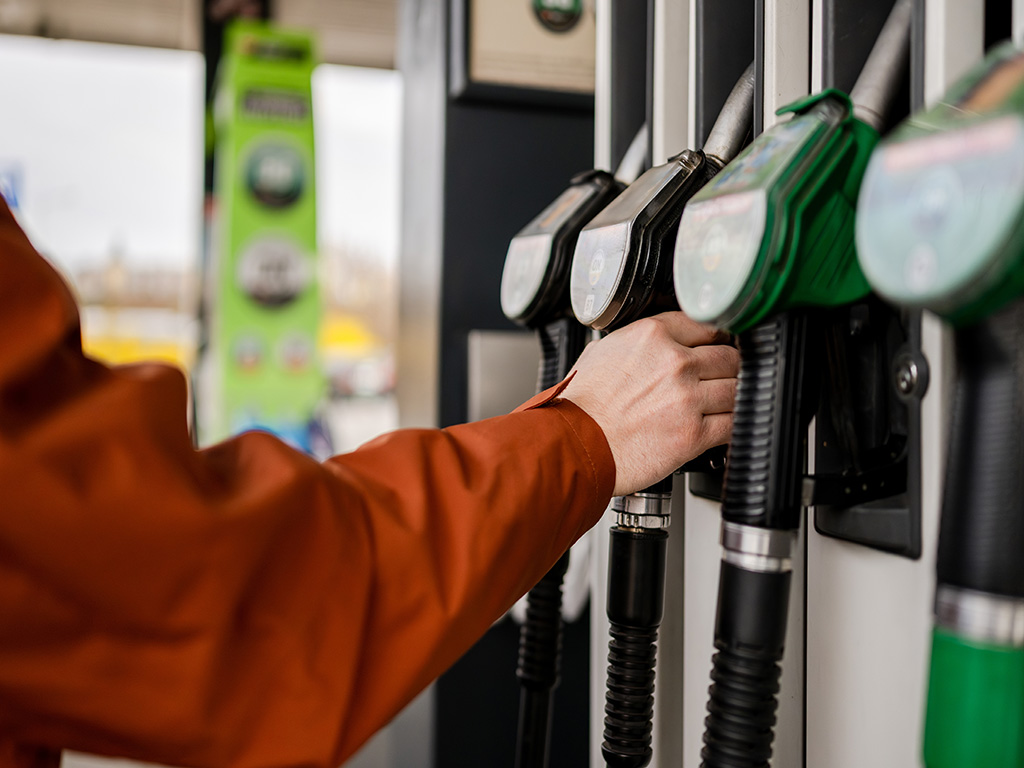 Benzina, diesel o GPL: qual è il carburante più conveniente per la tua auto? Confronto su costi reali, manutenzione, emissioni e normative per una scelta consapevole.