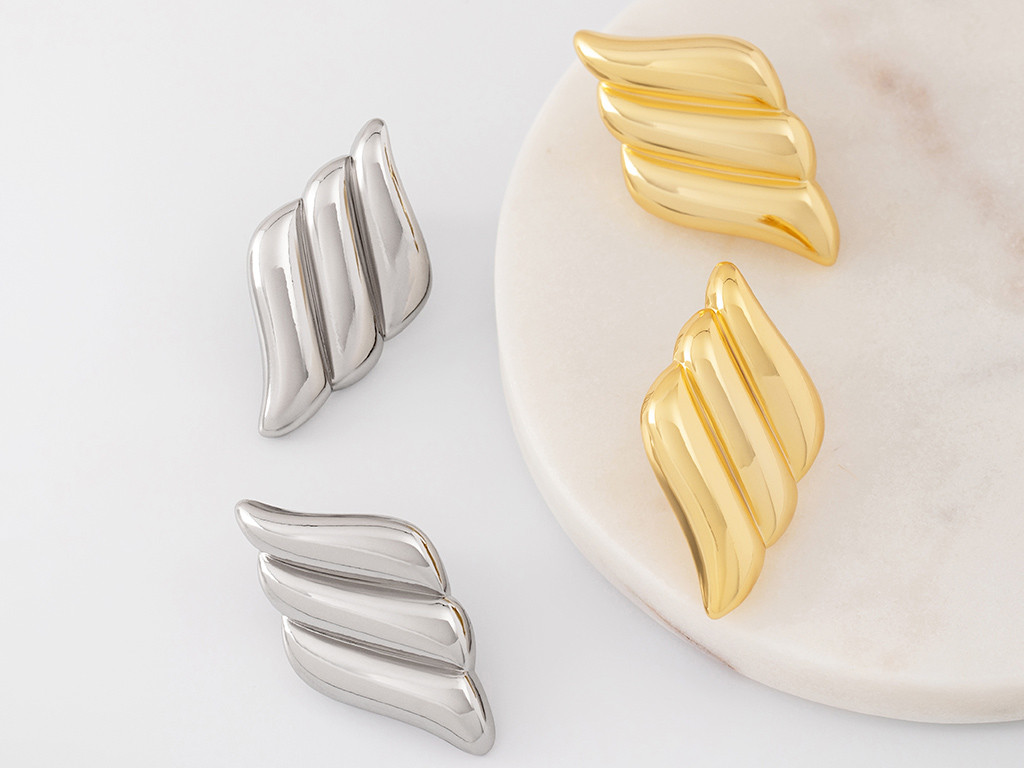Oro o argento? Scopri come riconoscere il tuo sottotono e abbinare i gioielli al tuo stile personale, per una scelta che valorizzi davvero il tuo look.